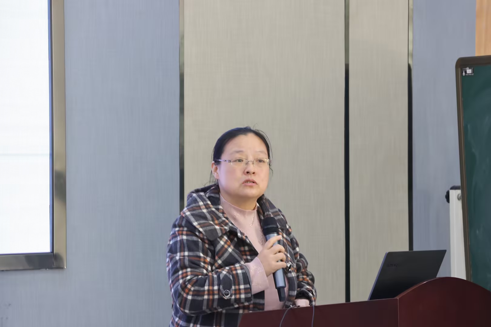 e1699874-aad1-43ad-a04a-87c22c622da3.jpg