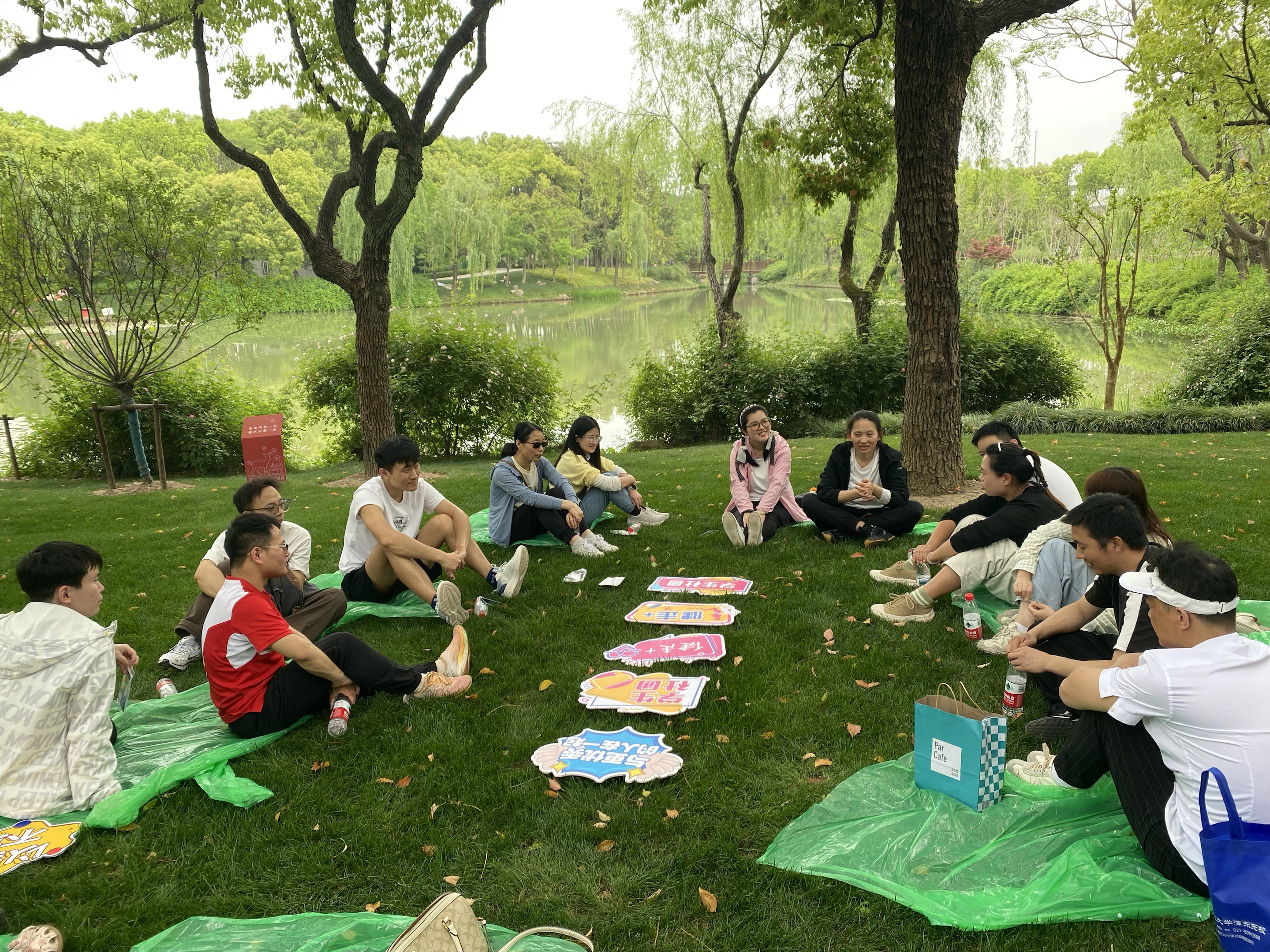 围坐交流1(3).jpg
